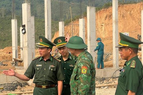 Động viên cán bộ, chiến sĩ biên phòng tham gia hỗ trợ xây dựng các trường nội trú tại vùng biên