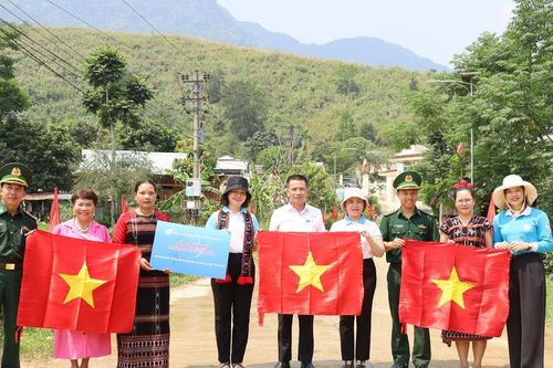 Phụ nữ Đà Nẵng hướng về đồng bào vùng biên