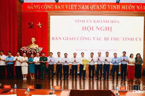 Hội nghị bàn giao công tác Bí thư Tỉnh ủy Khánh Hòa