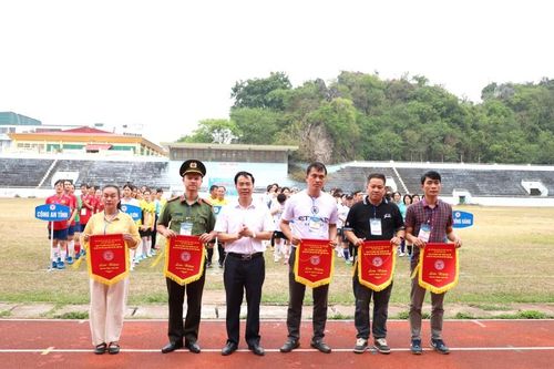 70 vận động viên tham gia giải bóng đá nữ Đại hội thể dục thể thao tỉnh lần thứ X