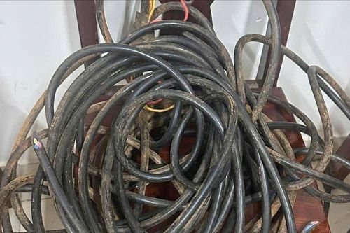 Công an xã Đức Trọng bắt nhóm đối tượng trộm dây điện