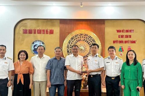 Báo và Phát thanh, Truyền hình Lâm Đồng thăm Trung đoàn 196 Hải quân