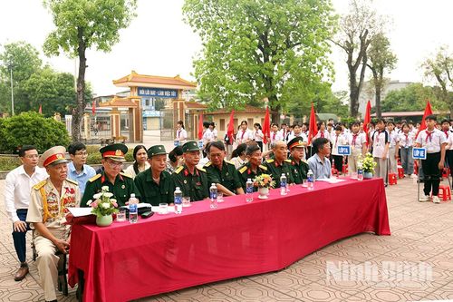 Hơn 500 học sinh Trường THCS Đồng Hóa tham gia hoạt động ngoại khóa