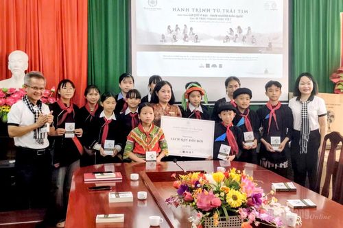 Khơi dậy khát vọng học tập cho học sinh vùng cao xã Cao Bồ