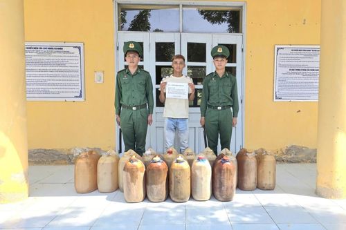 Liên tiếp triệt phá các vụ vận chuyển xăng dầu trái phép ở An Giang