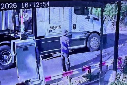 Từ dữ liệu camera giám sát, tài xế container vượt rào chắn đường sắt bị xử phạt sau 1 ngày