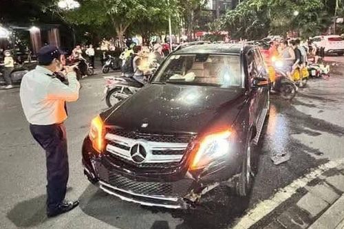 Bản tin TNGT 15/4: Tài xế Mercedes gây tai nạn liên hoàn, vi phạm nồng độ cồn