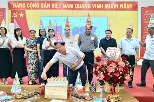 Tôn vinh gia đình người lao động tiêu biểu trong ngành Xây dựng