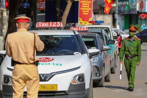 Hà Nội: Mở cao điểm xử lý xe dừng đỗ sai quy định, tăng cường phạt nguội