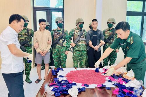Bắt giữ đối tượng vận chuyển 24.000 viên hồng phiến ở Hà Tĩnh