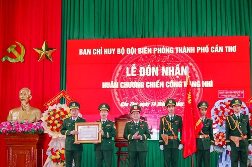 Bộ đội Biên phòng Cần Thơ đón nhận Huân chương Chiến công hạng Nhì