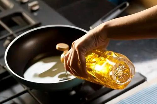 Cảnh báo 3 loại dầu ăn âm thầm gây hại sức khỏe