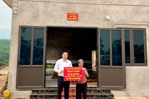 NHNN Khu vực 4 hỗ trợ kinh phí xây nhà đại đoàn kết tại xã Lạc Sơn, tỉnh Phú Thọ