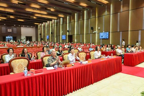 Nâng cao kỹ năng sáng tác tác phẩm chính luận bảo vệ nền tảng tư tưởng của Đảng