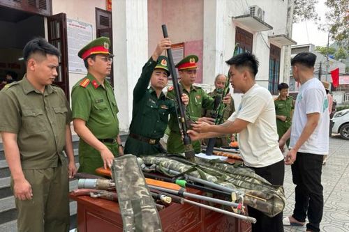Thu hồi vũ khí góp phần 'làm sạch' nguy cơ tiềm ẩn từ cơ sở