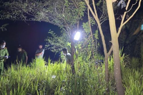 Xuyên đêm điều tra vụ người đàn ông tử vong trong khu đất vắng