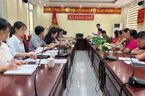 Chuyên gia tiếp thị Hàn Quốc (Dự án KOICA) làm việc với xã Đông Khê về phát triển thương hiệu thạch đen