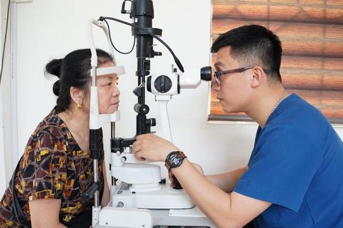 Khám sàng lọc đục thủy tinh thể tại 19 xã, phường trên địa bàn tỉnh
