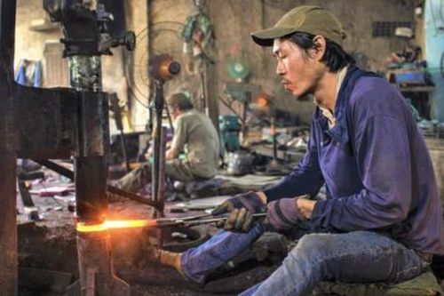 Giữ lửa làng rèn Hồng Lư giữa nhịp sống hiện đại