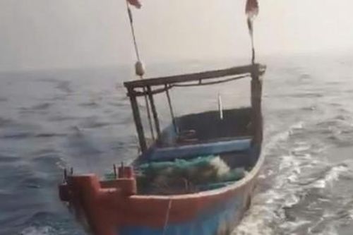 Phát hiện, cứu kịp thời người đàn ông trôi dạt, 'mất tích' trên biển nhiều giờ