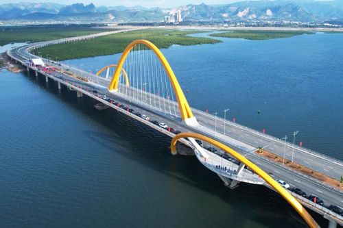 Quảng Ninh bàn phương án phát triển đô thị ven vịnh Cửa Lục