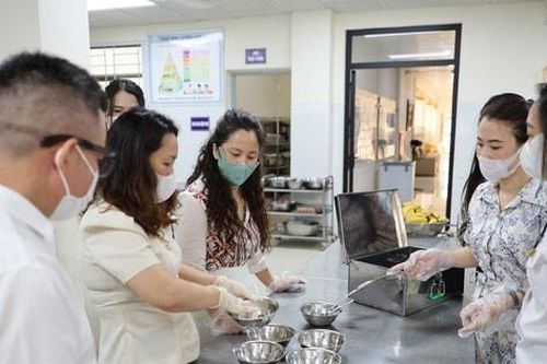 Siết chặt an toàn thực phẩm bếp ăn trường học