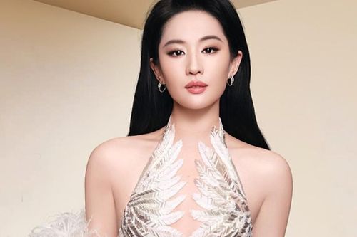 'Tiểu Long Nữ' Lưu Diệc Phi gây chú ý