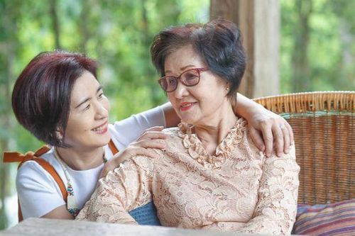 Về già, để gia đình êm ấm, đừng bao giờ nói với con 4 điều này