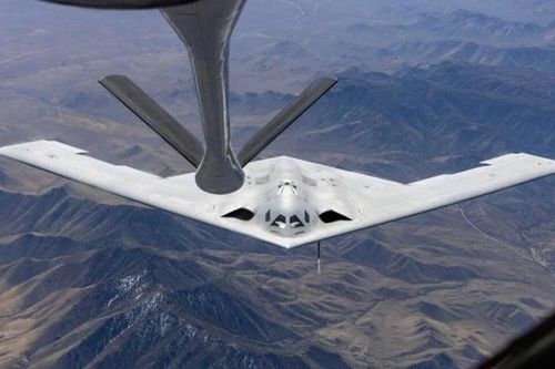 'Sát thủ tàng hình' B-21 Mỹ hoàn thành thử nghiệm tiếp nhiên liệu trên không đầu tiên