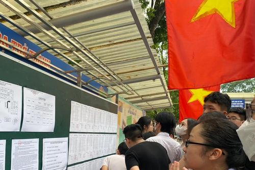 Tốp 10 trường THPT công lập Hà Nội có số đăng ký nguyện vọng lớp 10 cao nhất
