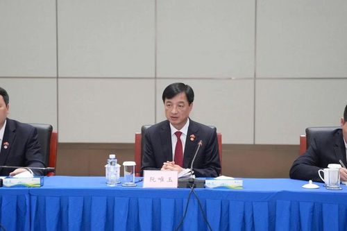 Đồng chí Nguyễn Duy Ngọc thăm, làm việc với Ban quản lý Khu công nghệ cao Trung Quan Thôn