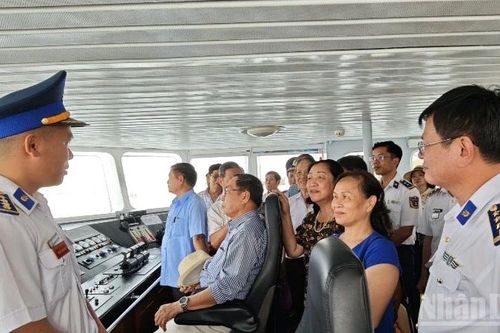 Cựu học viên khóa 1 Trường Sĩ quan Đặc công thăm, giao lưu tại Bộ Tư lệnh Vùng Cảnh sát biển 2