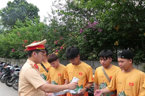 Tuyên Quang phổ biến pháp luật, kỹ năng lái xe an toàn cho các doanh nghiệp lữ hành