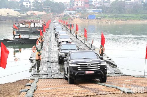 Nỗ lực bên nhịp cầu phao