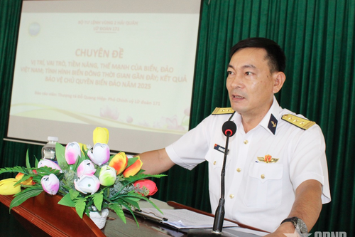Lữ đoàn 171 (Vùng 2 Hải quân) tuyên truyền biển, đảo tại xã Long Hải, TP Hồ Chí Minh