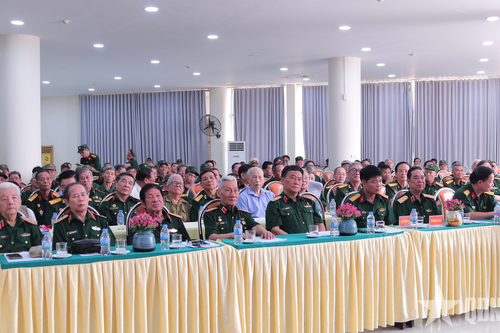 Sáng mãi ngọn lửa truyền thống của Trung đoàn 'Thành đồng biên giới' anh hùng