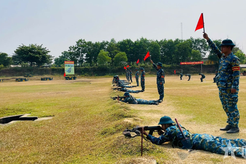 'Bông hoa bắn giỏi' nở rộ trên thao trường Sư đoàn 375