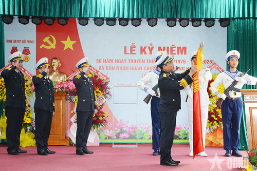 Trung tâm Thể dục Thể thao Quốc phòng 5 đón nhận Huân chương Lao động hạng Nhất