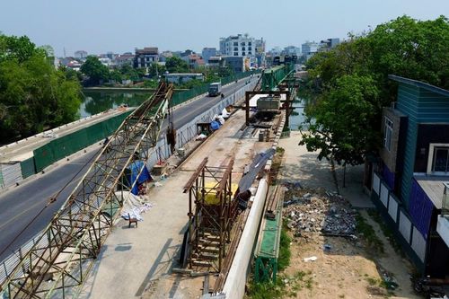 Ngổn ngang công trường cầu Vỹ Dạ sau khi dừng thi công