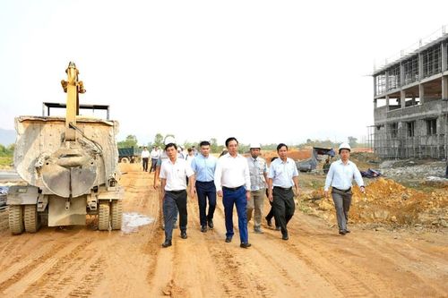 Thúc tiến độ trường liên cấp A Lưới 4 kịp đón học sinh