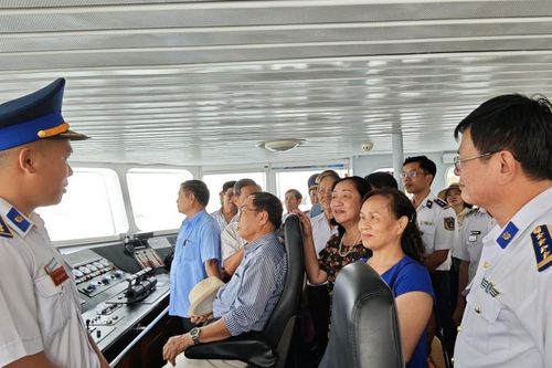 Đoàn cựu binh thăm, giao lưu tại Bộ Tư lệnh Vùng Cảnh sát biển 2
