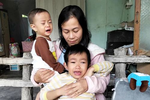 Xót thương 2 bé thơ bạo bệnh
