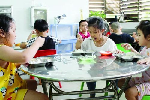 Bữa ăn học đường phải có phương thức kiểm soát riêng biệt