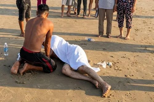 Cứu sống 2 du khách đuối nước tại Bãi Sau - Vũng Tàu