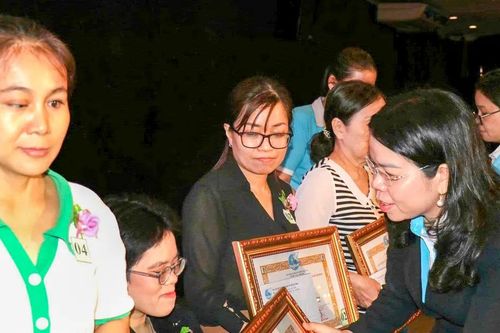 Tỏa sáng những 'Vầng trăng khuyết'