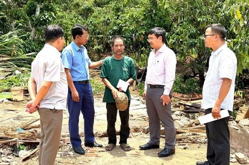 Hỗ trợ người dân bị thiệt hại do dông lốc, mưa đá