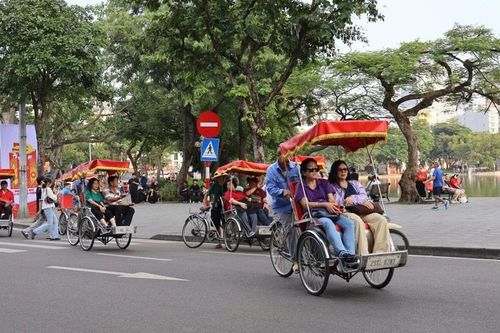 Xích lô 'độ' điện hoạt động trái phép tại Hà Nội: Nguy cơ tai nạn
