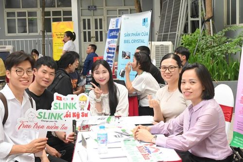 Doanh nghiệp 'trải thảm đỏ' đón sinh viên EPU với cơ hội việc làm lương hấp dẫn