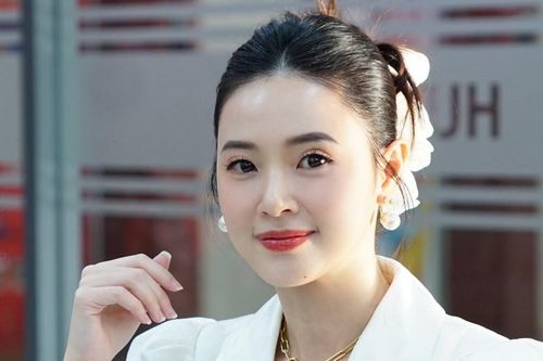 Sao Việt: Diễn viên Midu khoe nhan sắc trong veo