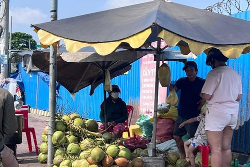 Quán giải khát ở TPHCM 'hốt bạc' ngày nắng nóng